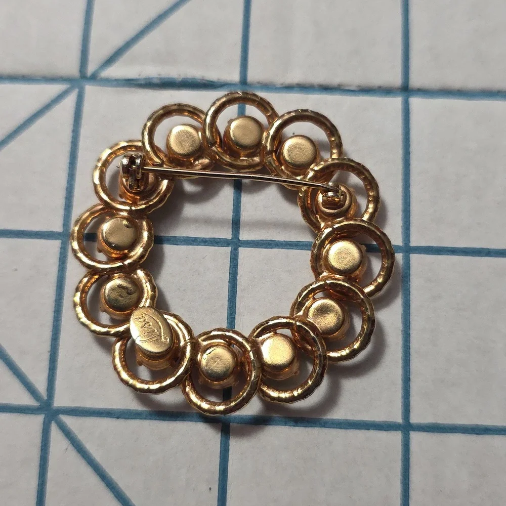 Vibrant Gold-Tone Multicolor Crystal‎ Brooch Vintage Lisa